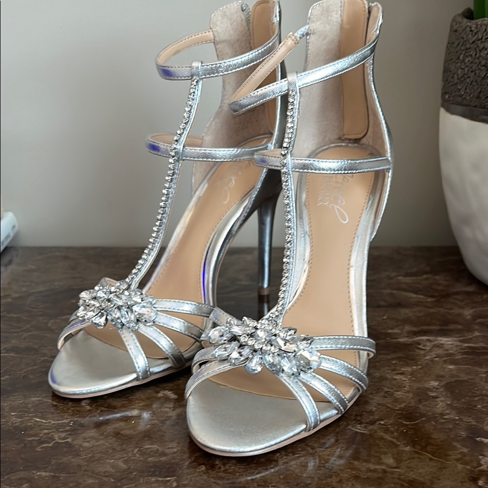 Elegant Silver Strappy Heels with Rhinestone Embellishments